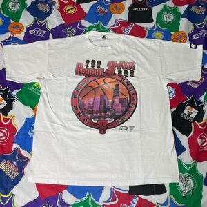 Vintage Starter 1998 NBA Chicago Bulls 3 Peat Basketball Tee